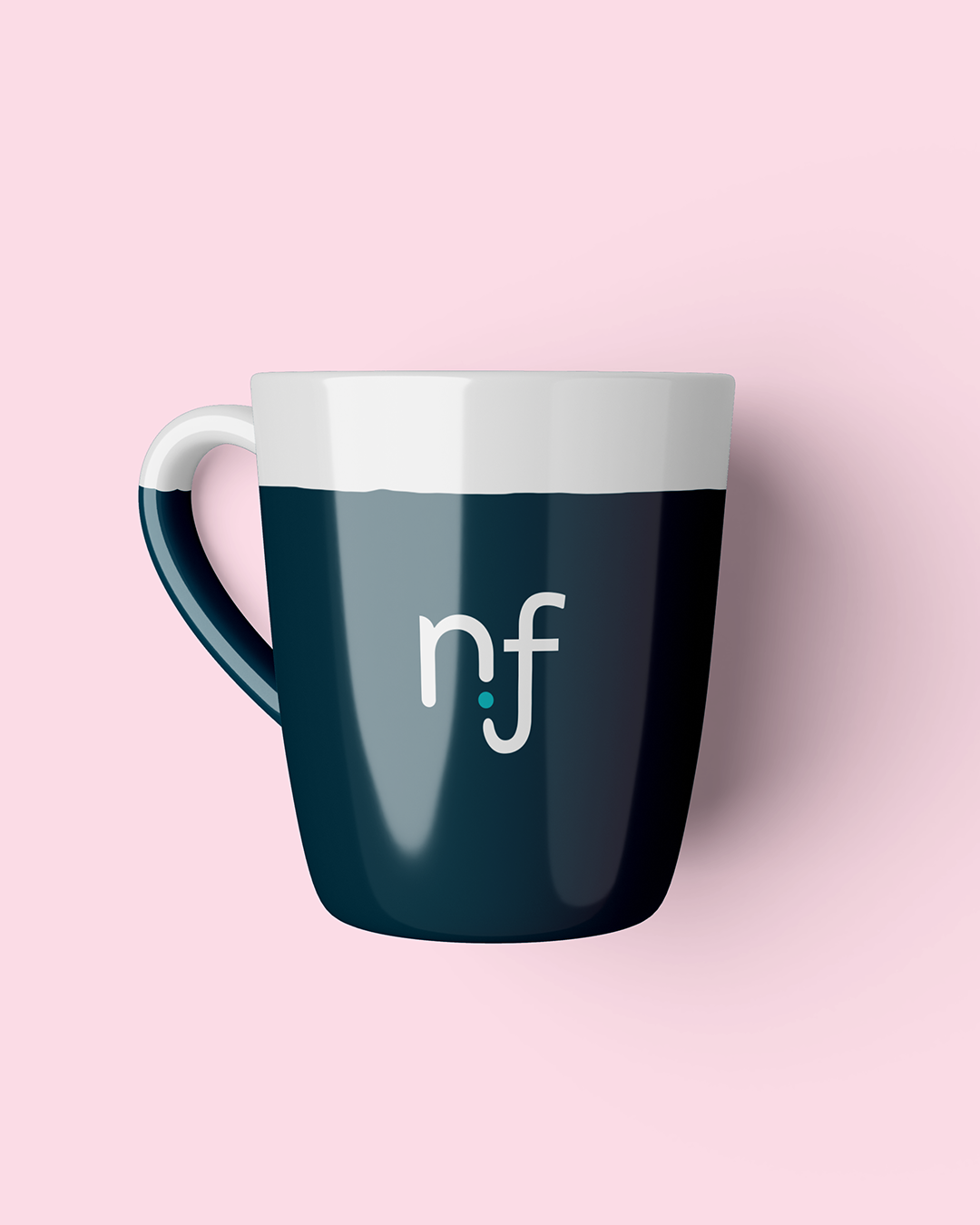 caneca com o monograma da marca Dra. Natacha Filippi