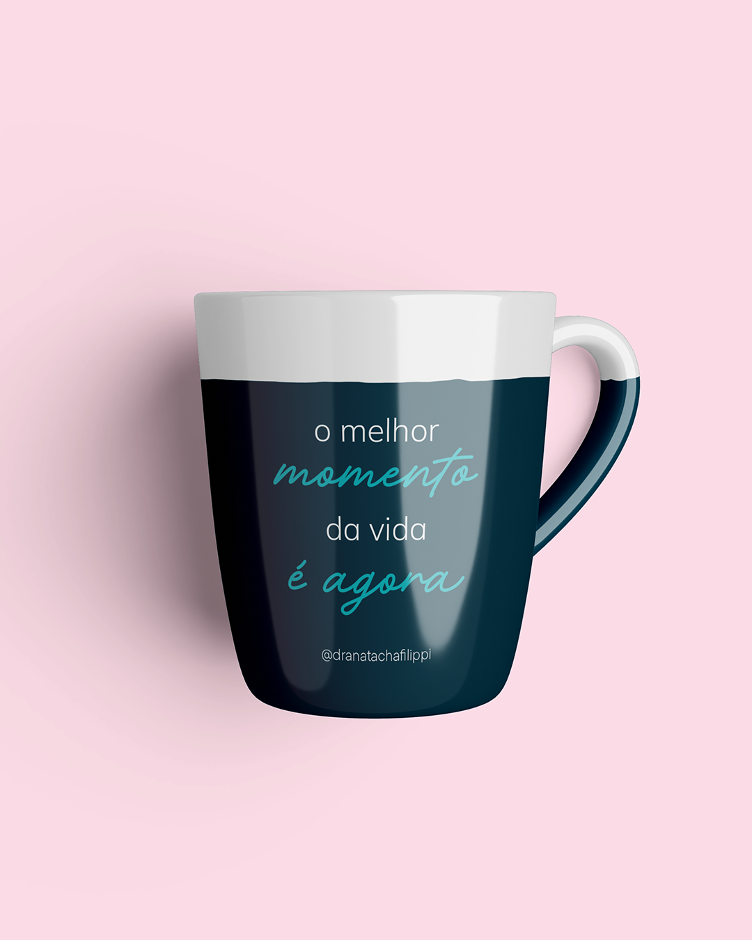 caneca da marca Dra. Natacha Filippi com a frase o melhor momento da vida é agora